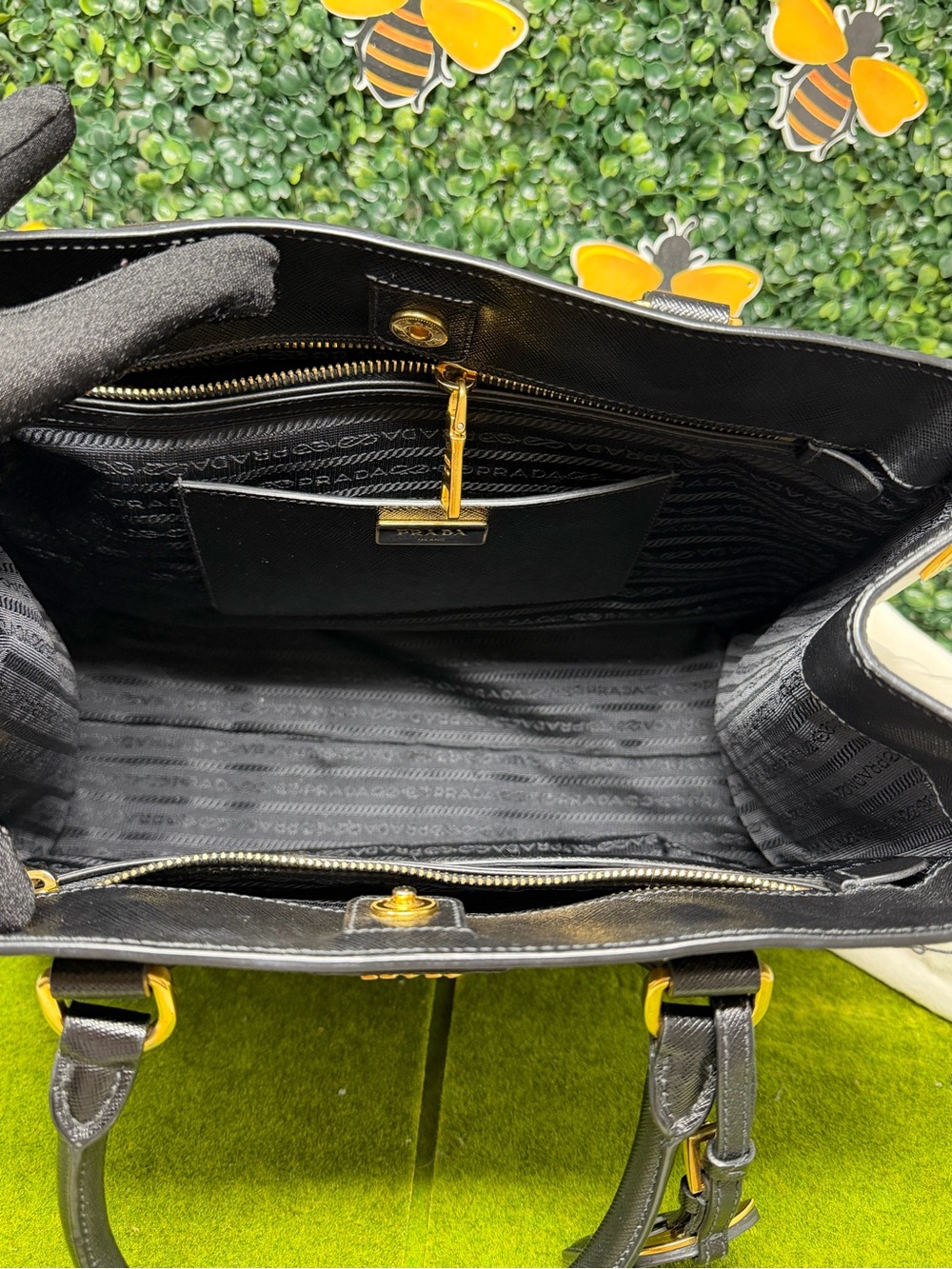❌SOLD❌Authentic Prada Black Saffiano Bicolor Leather Saffiano Tote Bag - Picture 8 of 16